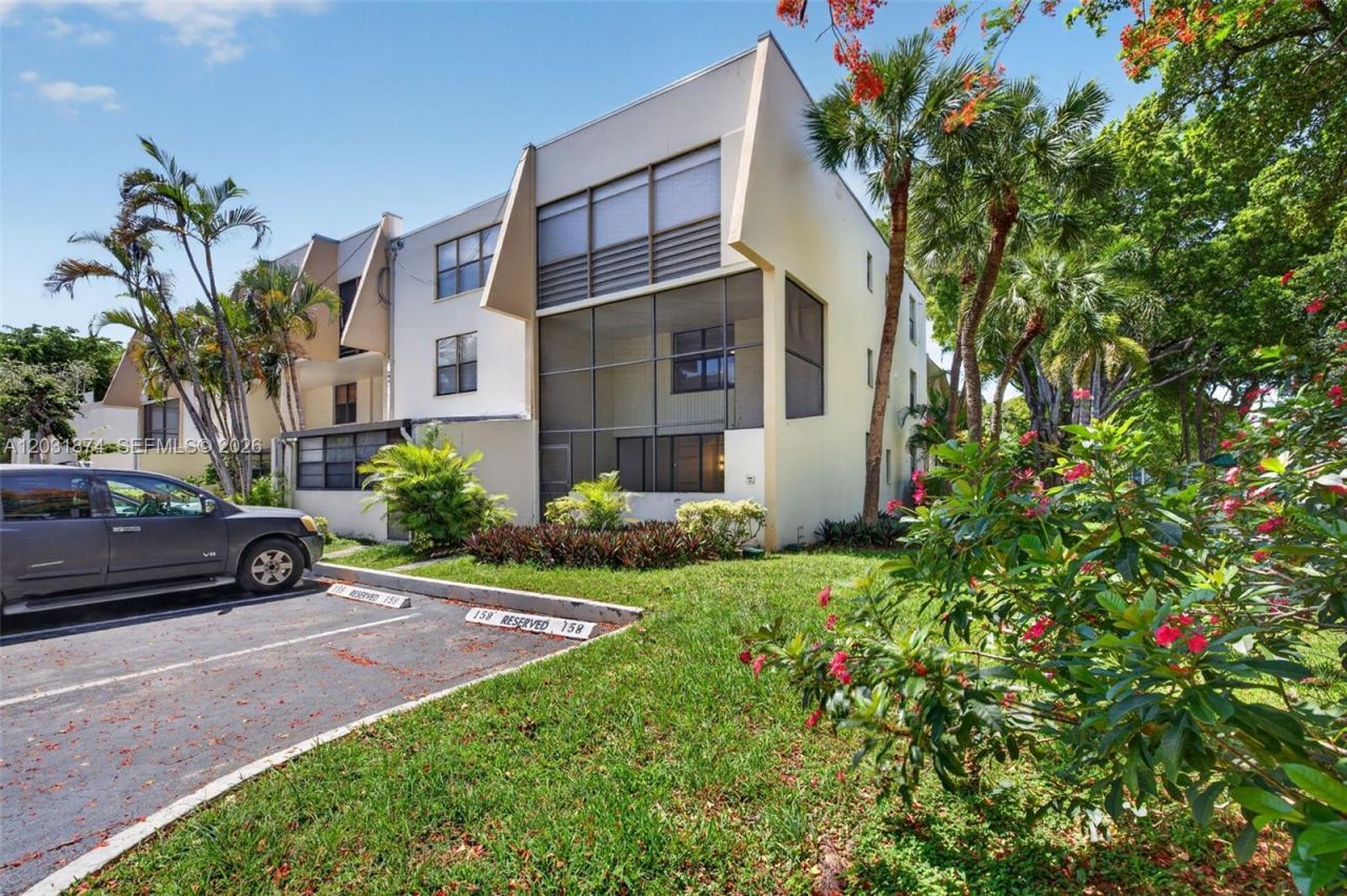 20300 W Country Club Dr , Unit 106-3, Aventura, FL 33180 Photo