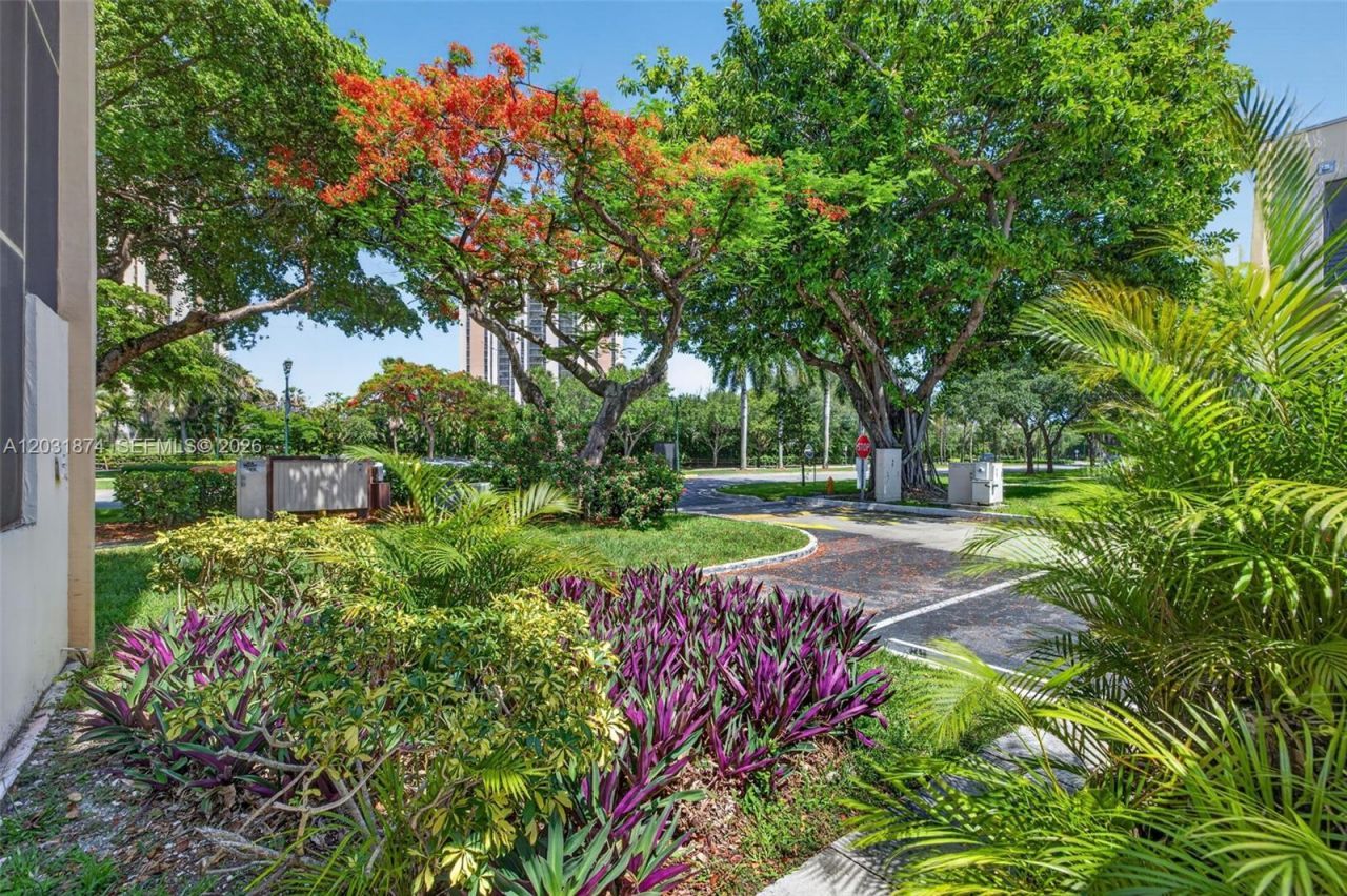 20300 W Country Club Dr , Unit 106-3, Aventura, FL 33180 Photo