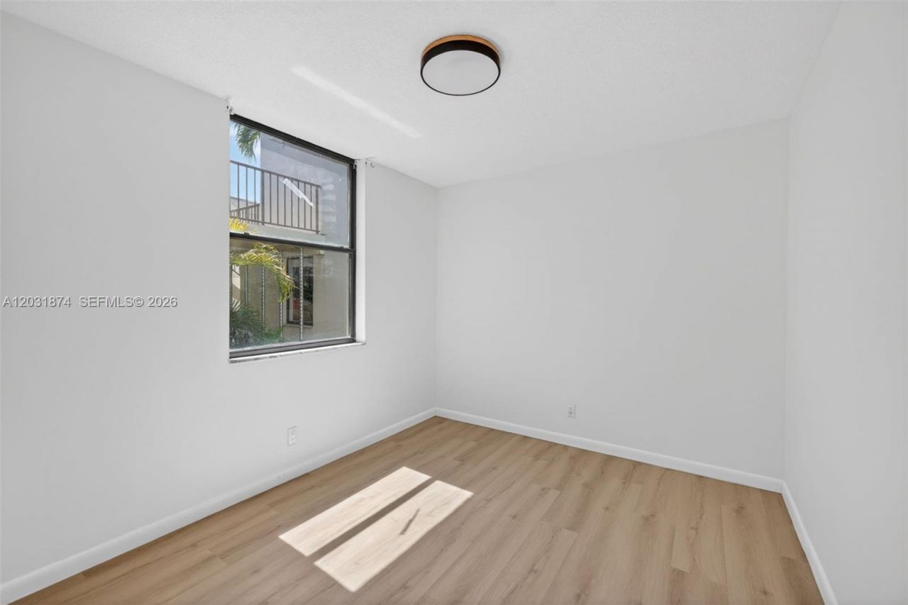 20300 W Country Club Dr , Unit 106-3, Aventura, FL 33180 Photo