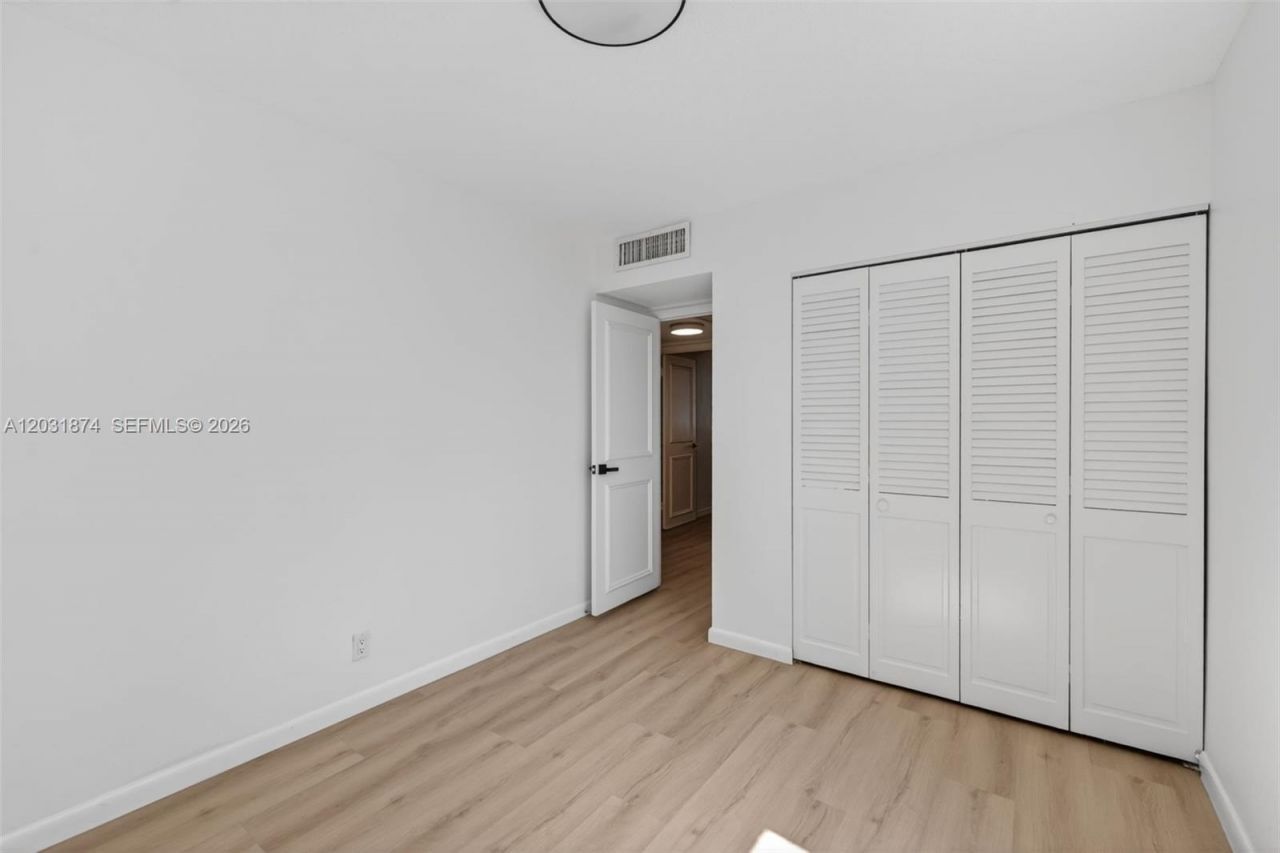 20300 W Country Club Dr , Unit 106-3, Aventura, FL 33180 Photo