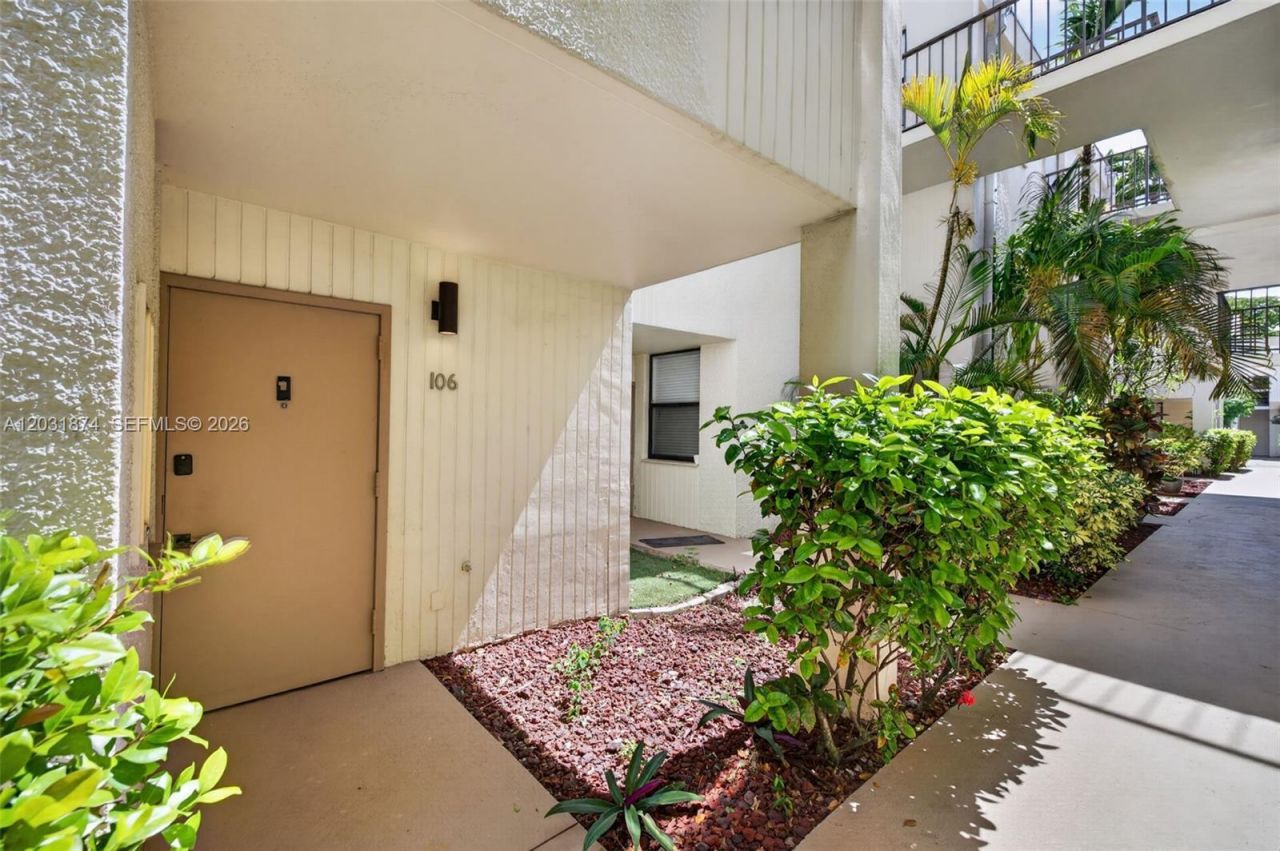 20300 W Country Club Dr , Unit 106-3, Aventura, FL 33180 Photo
