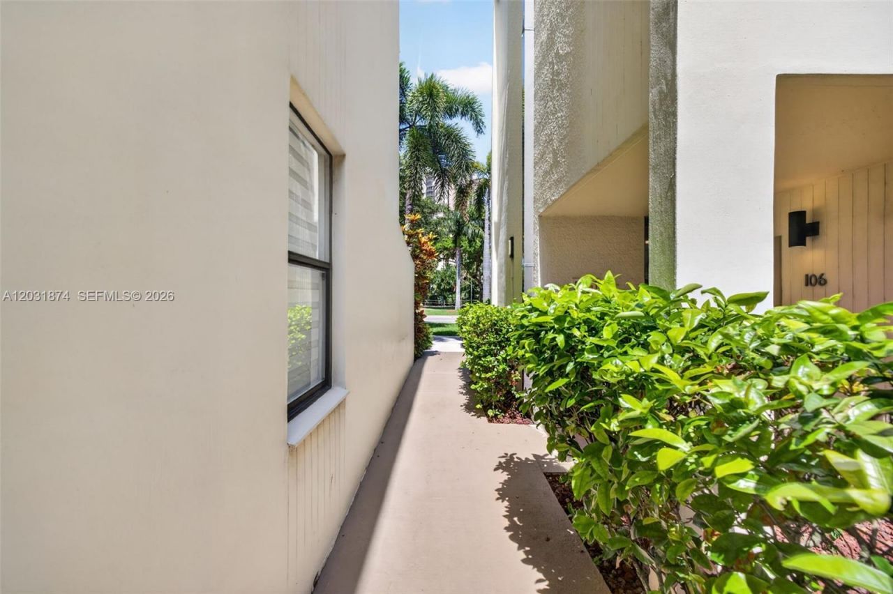 20300 W Country Club Dr , Unit 106-3, Aventura, FL 33180 Photo