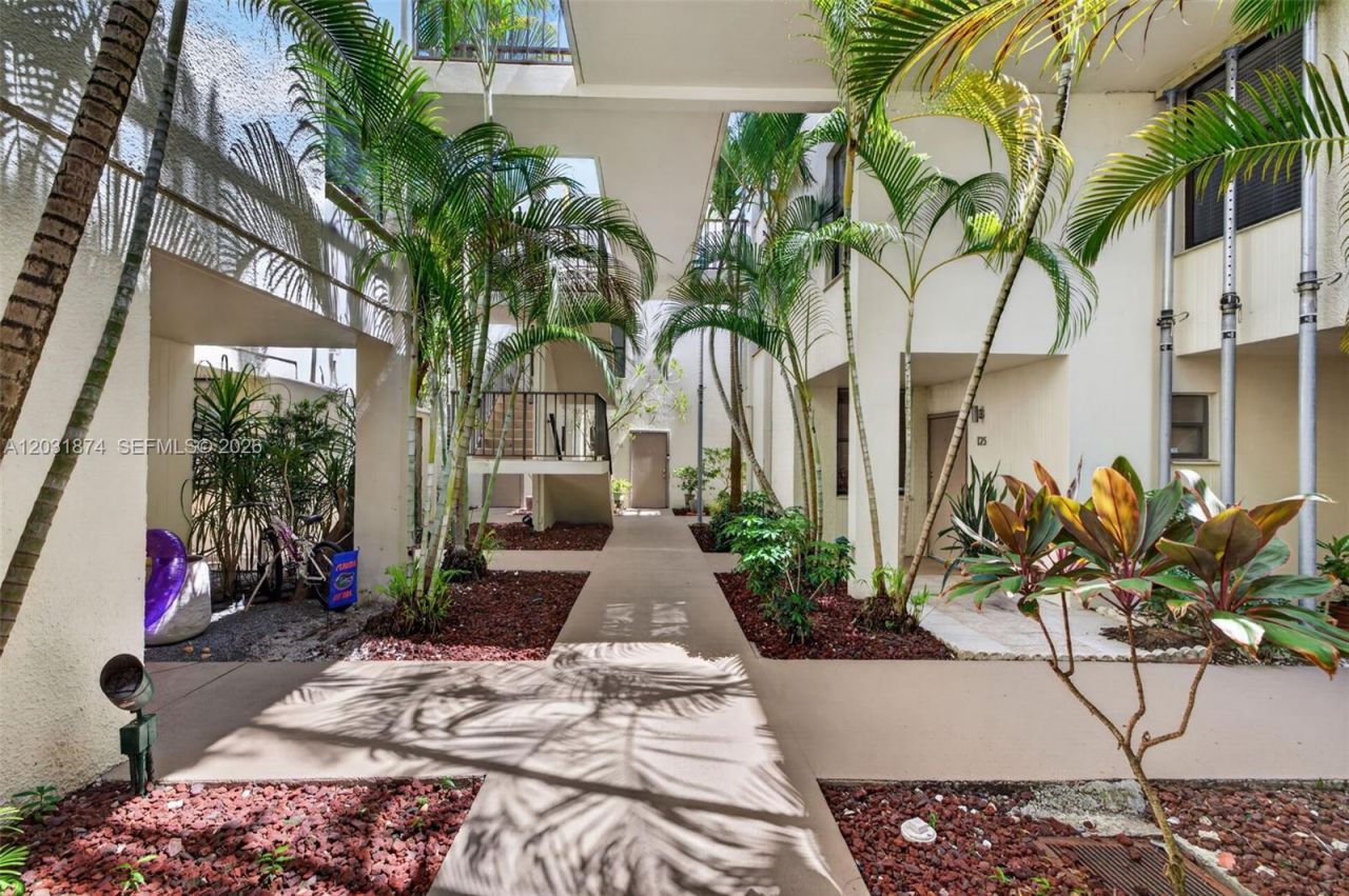 20300 W Country Club Dr , Unit 106-3, Aventura, FL 33180 Photo