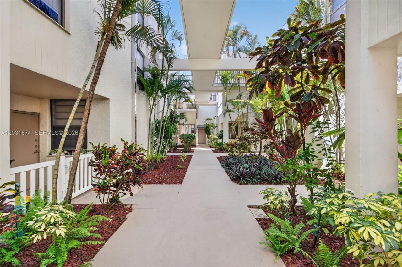 20300 W Country Club Dr , Unit 106-3, Aventura, FL 33180 Photo