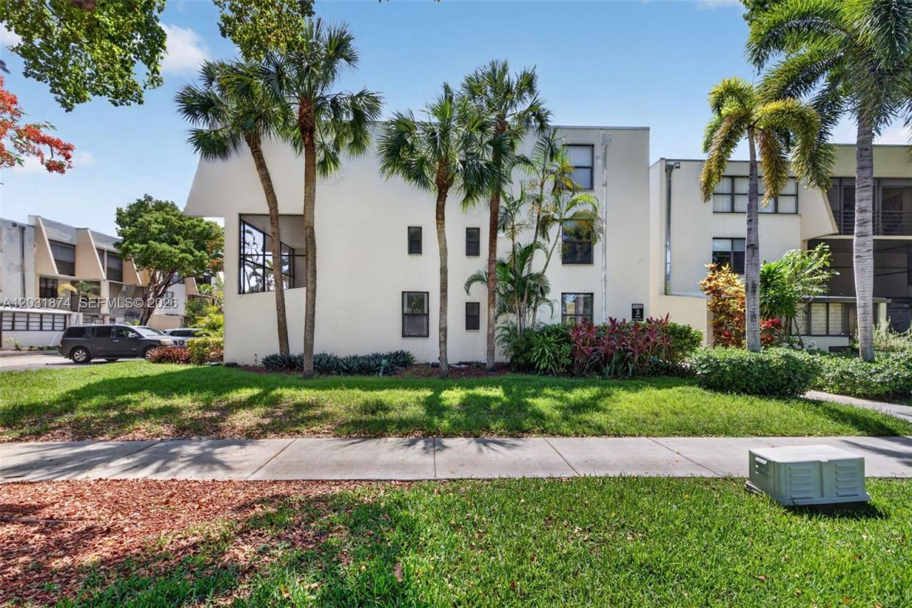 20300 W Country Club Dr , Unit 106-3, Aventura, FL 33180 Photo