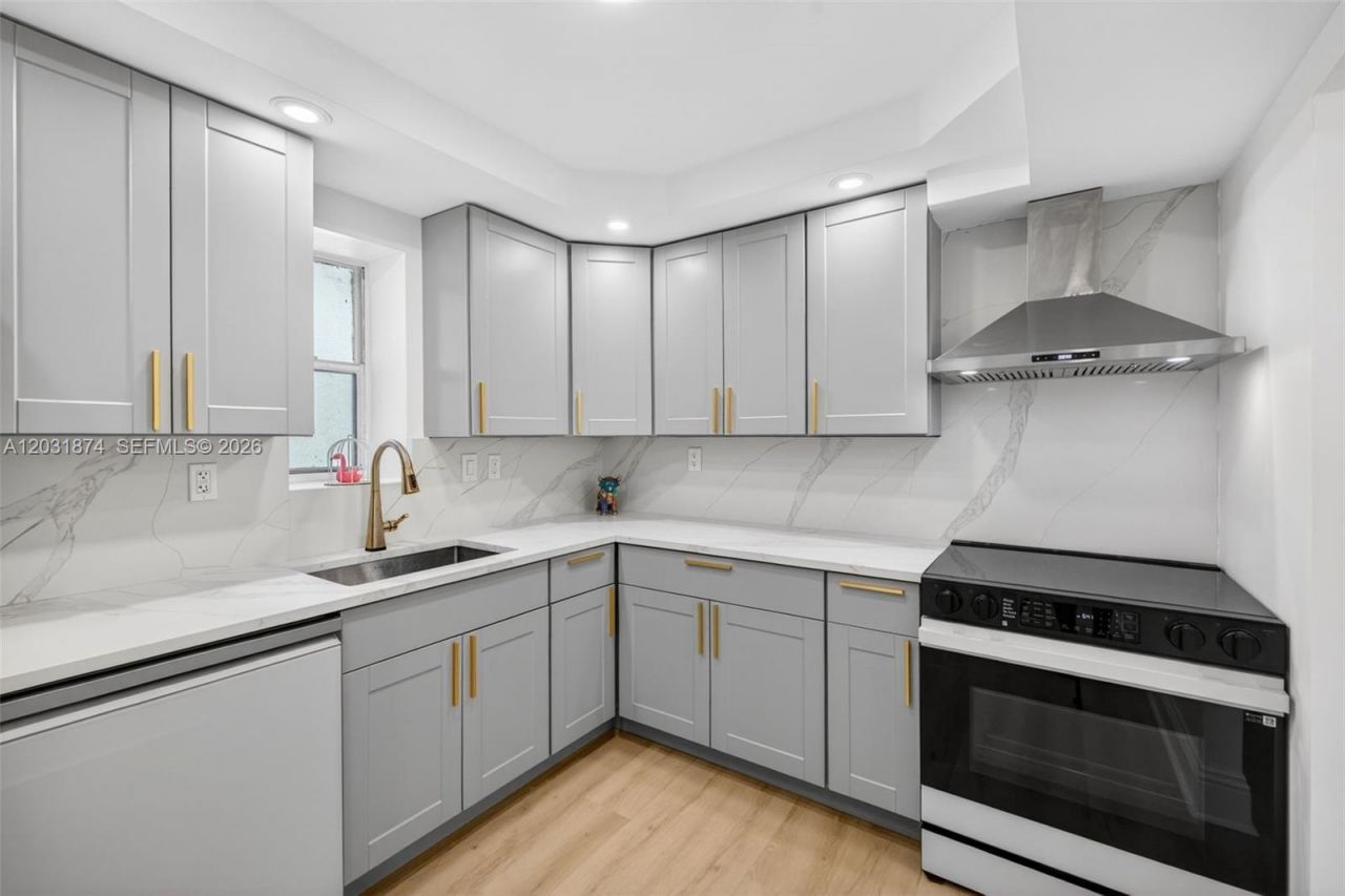 20300 W Country Club Dr, Unit 106-3, Aventura, FL 33180 Photo