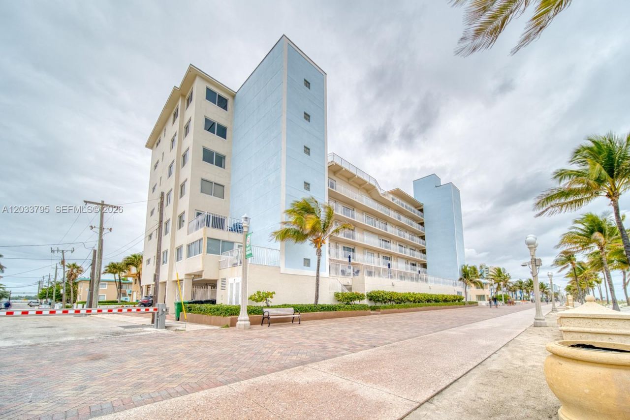 300 Oregon St , Unit 507, Hollywood, FL 33019 Photo