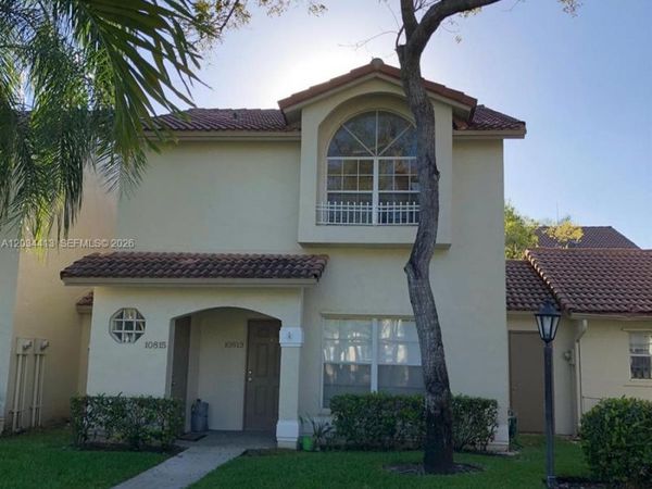 10813 NW 3rd Ct, Unit 2L, Pembroke Pines, FL 33026