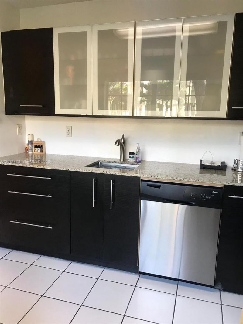 10813 NW 3rd Ct, Unit 2L, Pembroke Pines, FL 33026 Photo