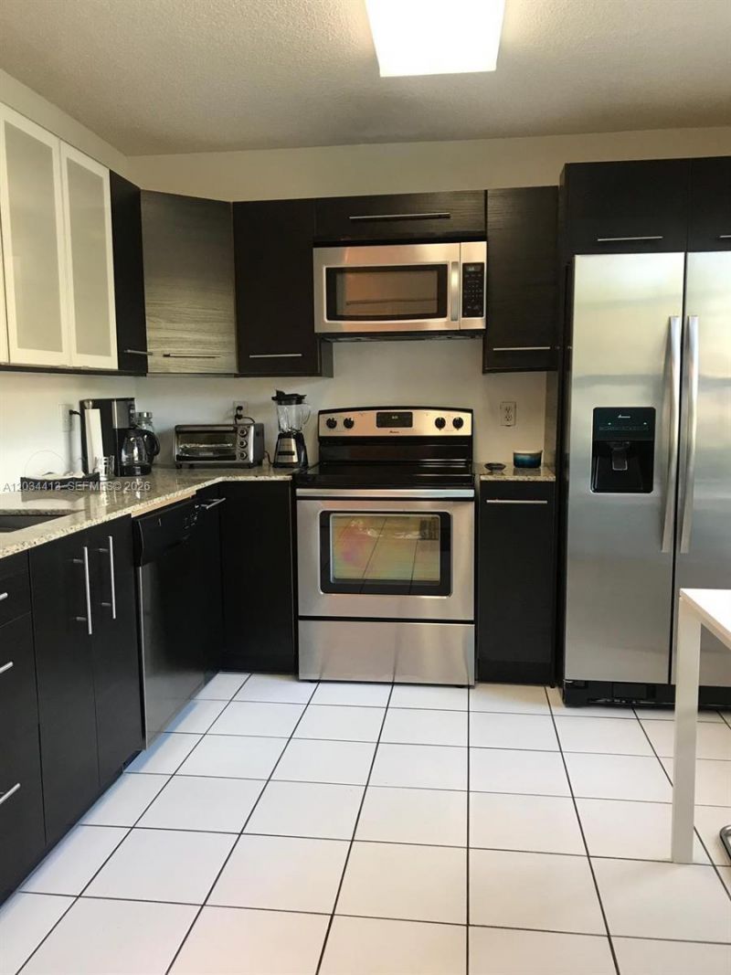 10813 NW 3rd Ct, Unit 2L, Pembroke Pines, FL 33026 Photo