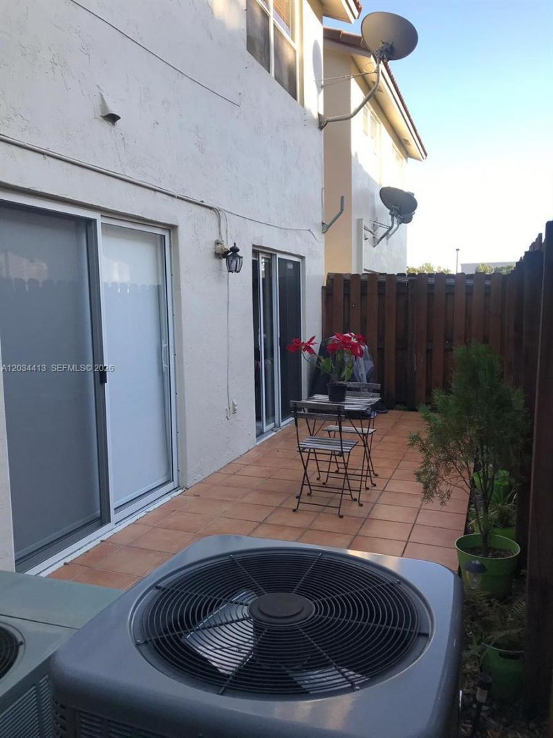10813 NW 3rd Ct, Unit 2L, Pembroke Pines, FL 33026 Photo