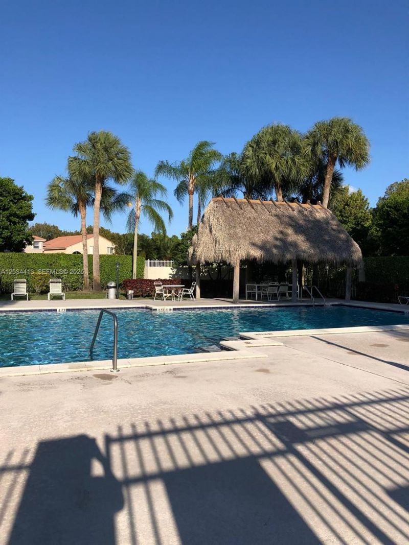 10813 NW 3rd Ct, Unit 2L, Pembroke Pines, FL 33026 Photo