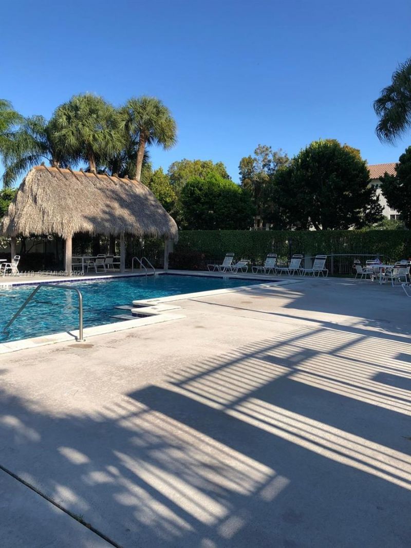 10813 NW 3rd Ct, Unit 2L, Pembroke Pines, FL 33026 Photo