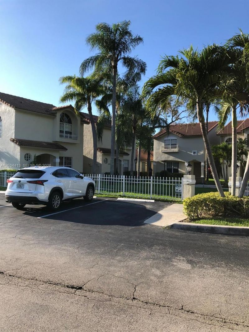 10813 NW 3rd Ct, Unit 2L, Pembroke Pines, FL 33026 Photo