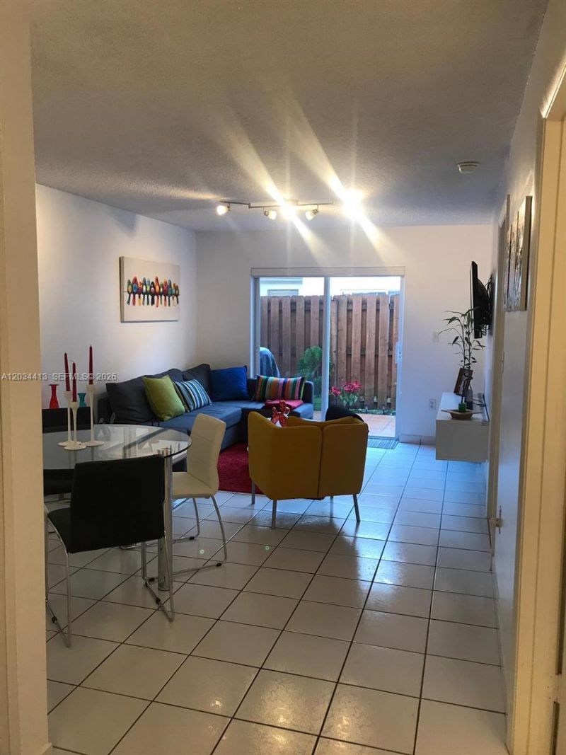 10813 NW 3rd Ct, Unit 2L, Pembroke Pines, FL 33026 Photo