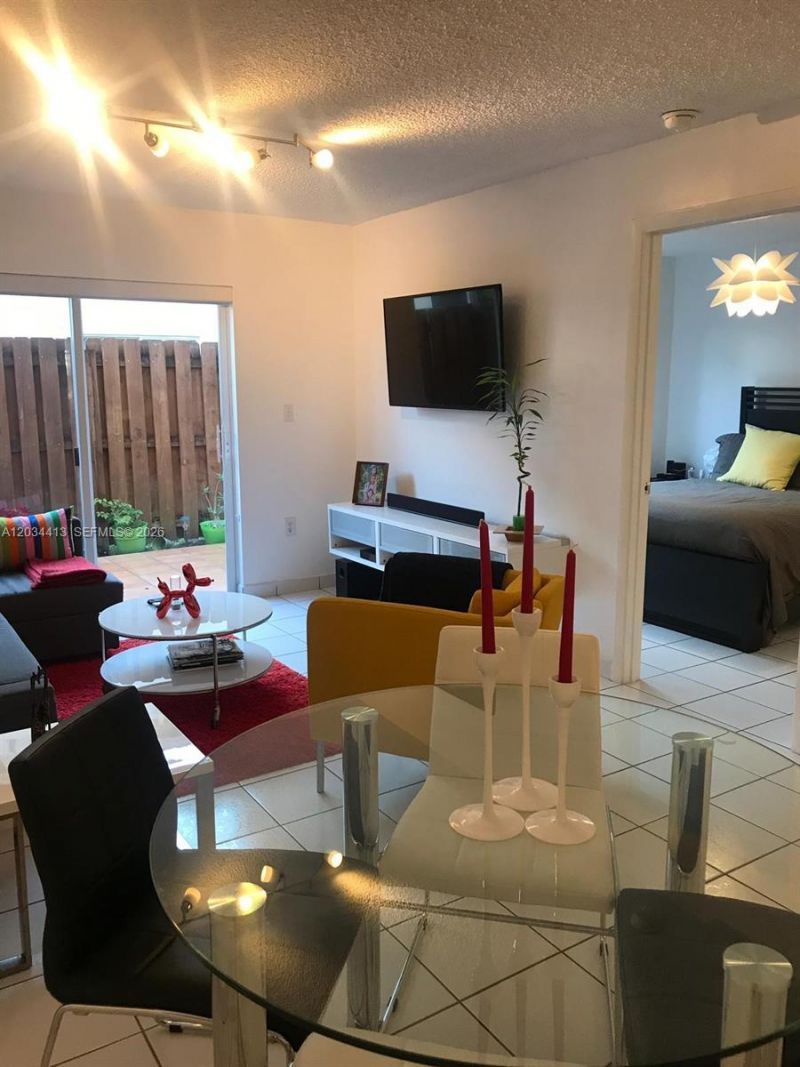 10813 NW 3rd Ct, Unit 2L, Pembroke Pines, FL 33026 Photo
