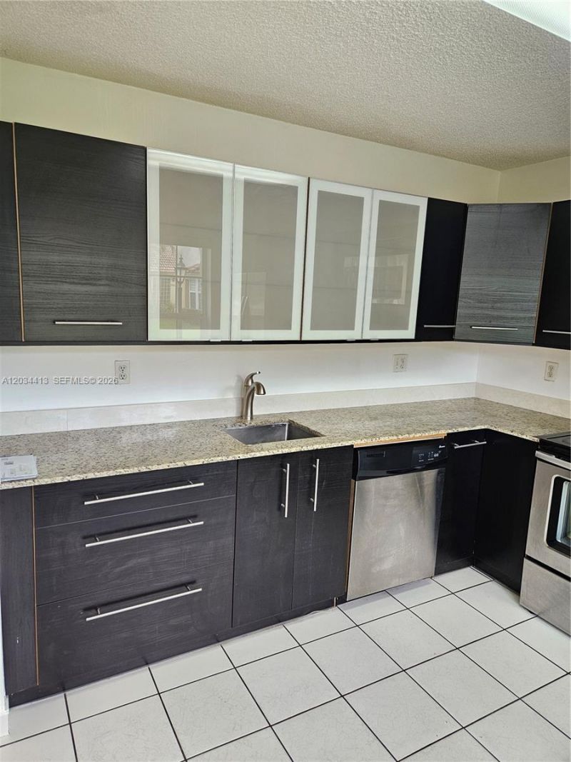 10813 NW 3rd Ct, Unit 2L, Pembroke Pines, FL 33026 Photo