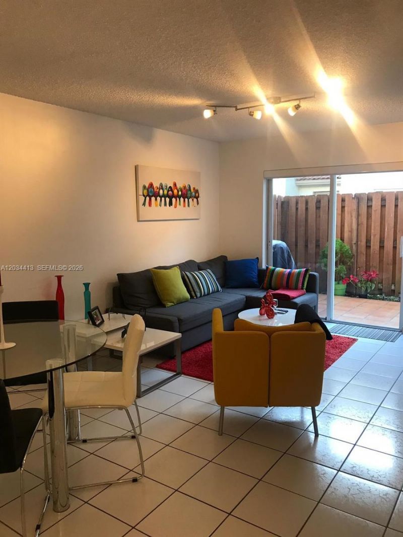 10813 NW 3rd Ct, Unit 2L, Pembroke Pines, FL 33026 Photo