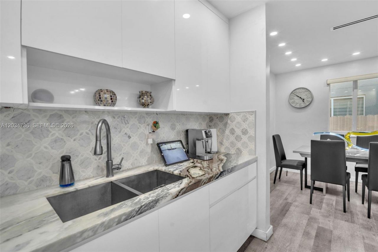 380 W 30th St, Hialeah, FL 33012 Photo