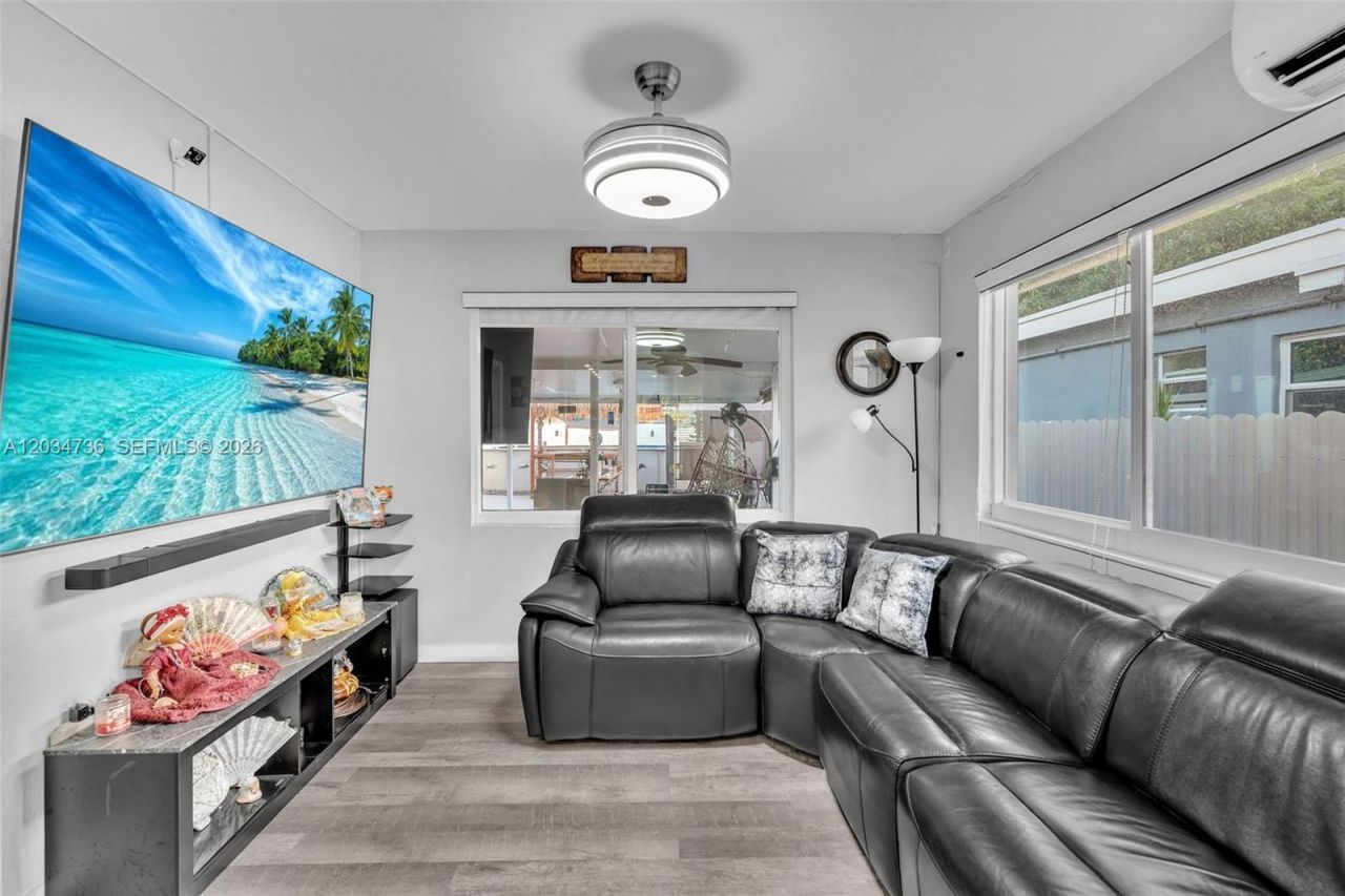 380 W 30th St, Hialeah, FL 33012 Photo