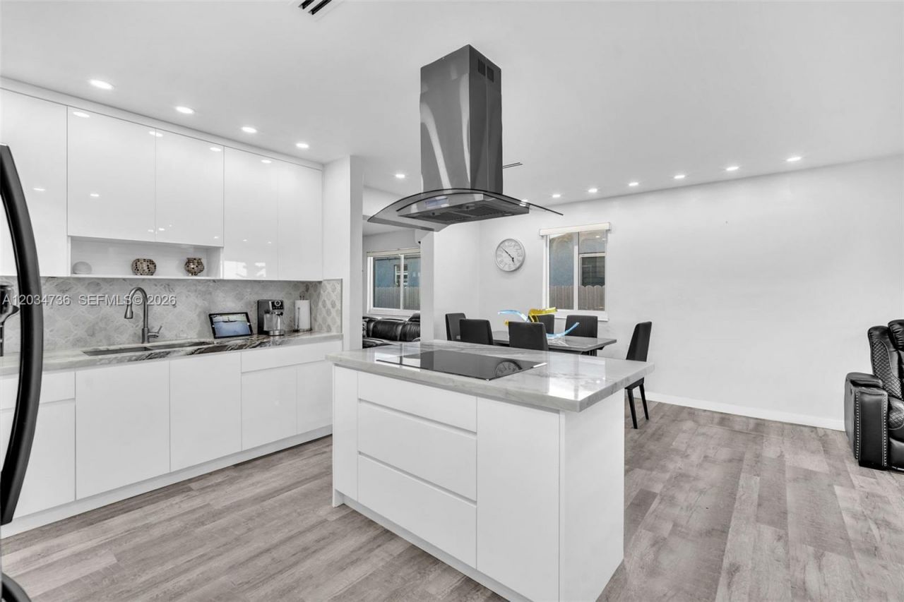 380 W 30th St, Hialeah, FL 33012 Photo