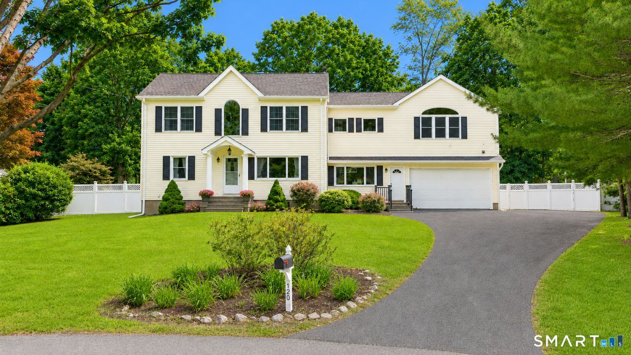 120 Saddle View, Fairfield, CT 06825 Main Photo