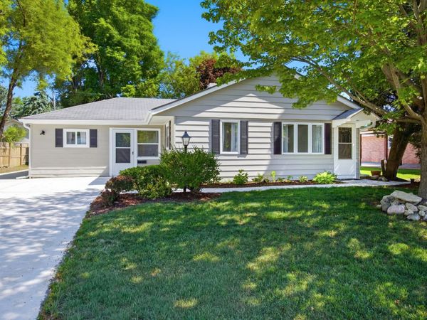 139 Birch Street , Carpentersville, IL 60110
