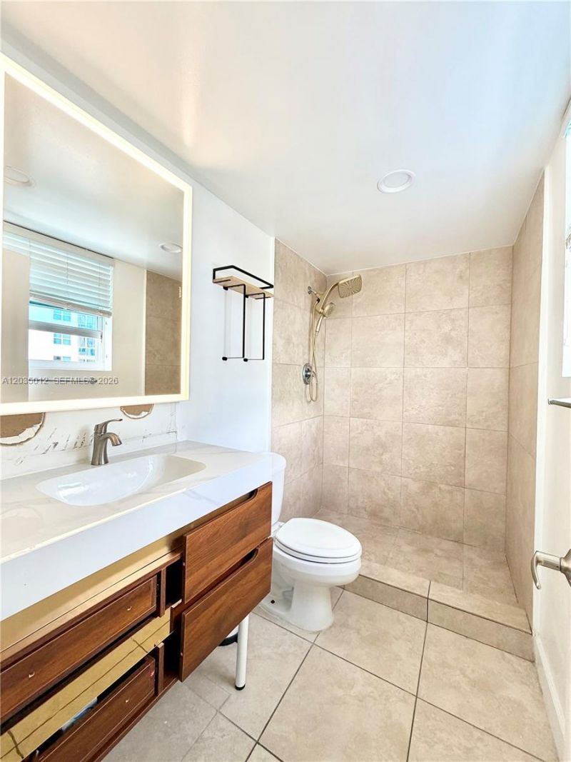 7501 E Treasure Dr , Unit 6T, North Bay Village, FL 33141 Photo