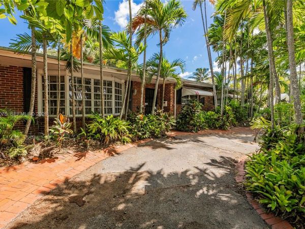 785 NE 155th St , Miami, FL 33162