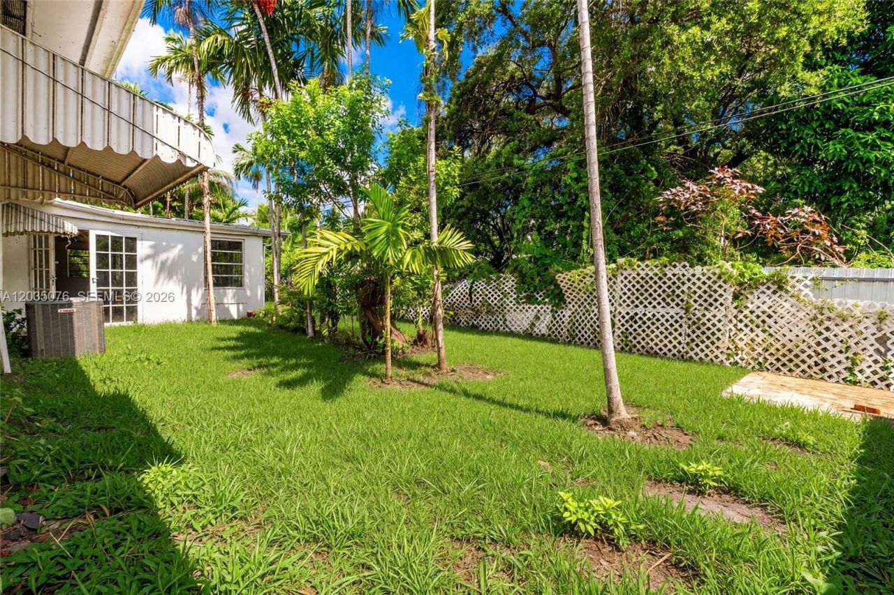 785 NE 155th St , Miami, FL 33162 Photo