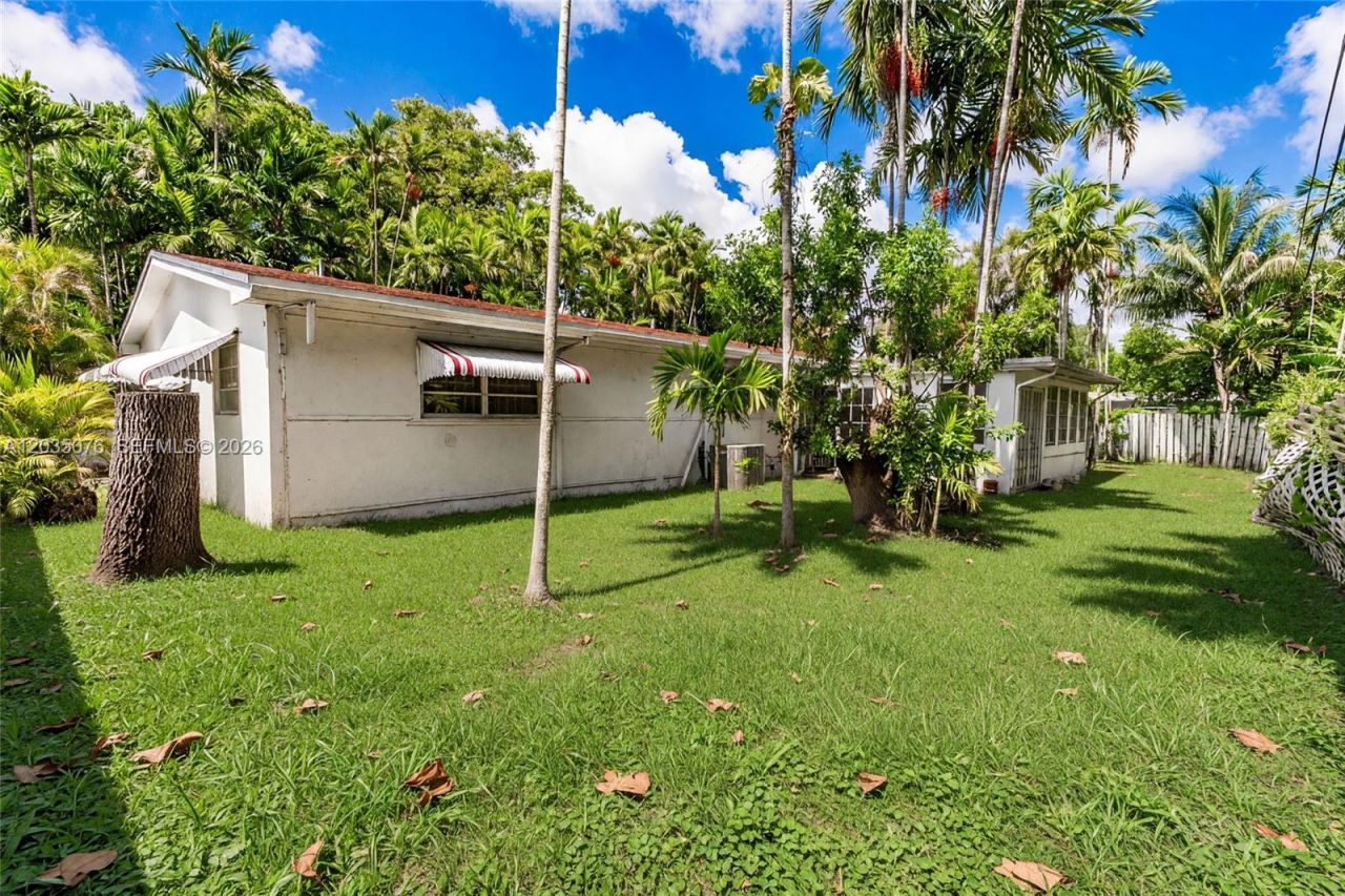 785 NE 155th St , Miami, FL 33162 Photo
