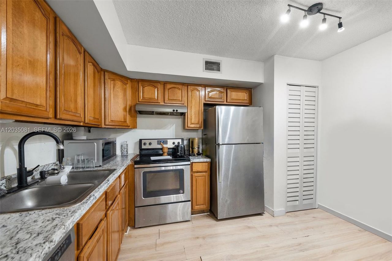 3700 N 56th Ave , Unit 1012, Hollywood, FL 33021 Photo