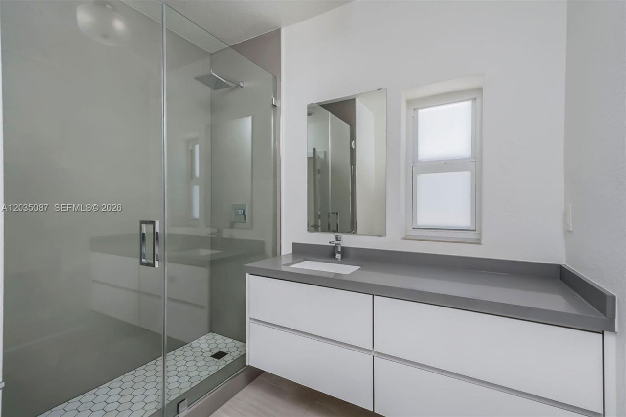 590 SW 23rd Ave, Miami, FL 33135 Photo