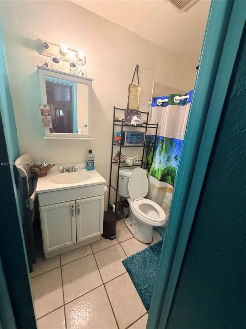 1068 NW 34th St, Miami, FL 33127 Photo