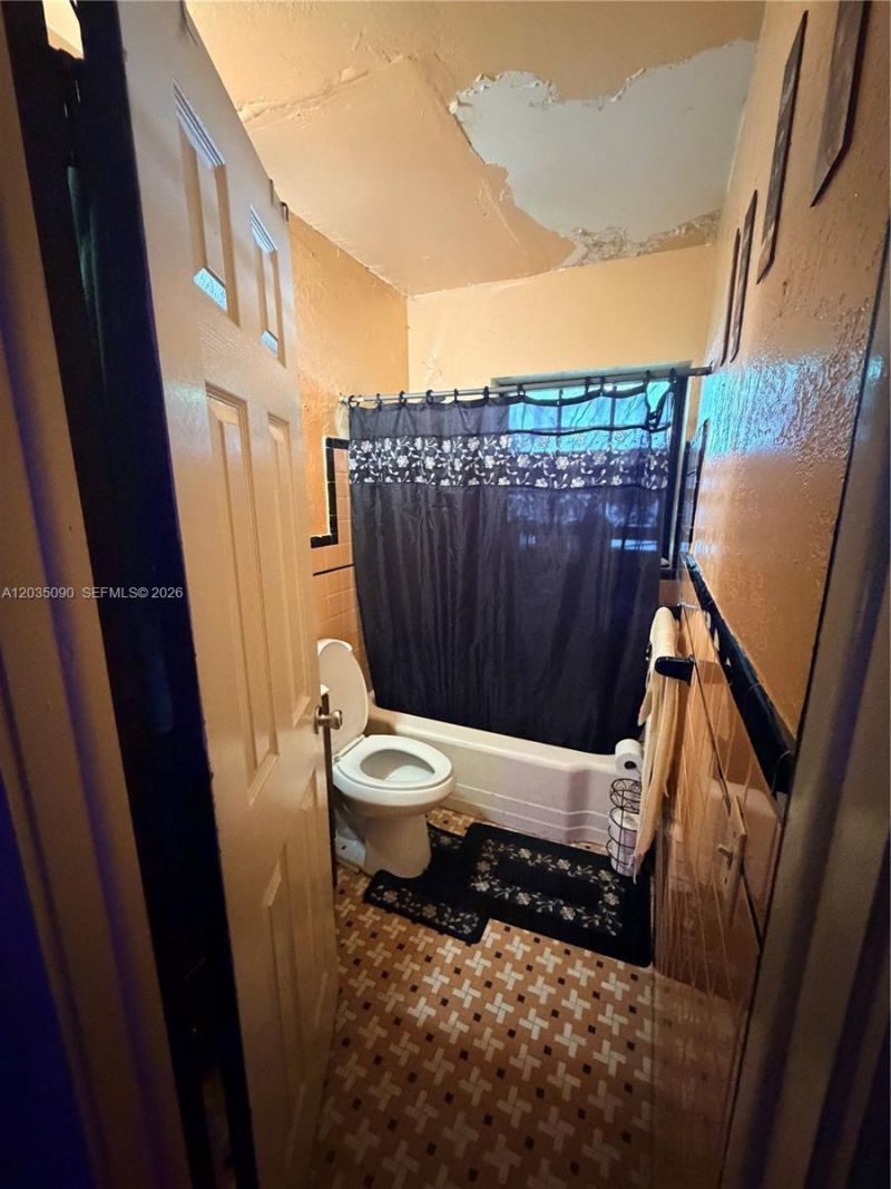 1068 NW 34th St, Miami, FL 33127 Photo