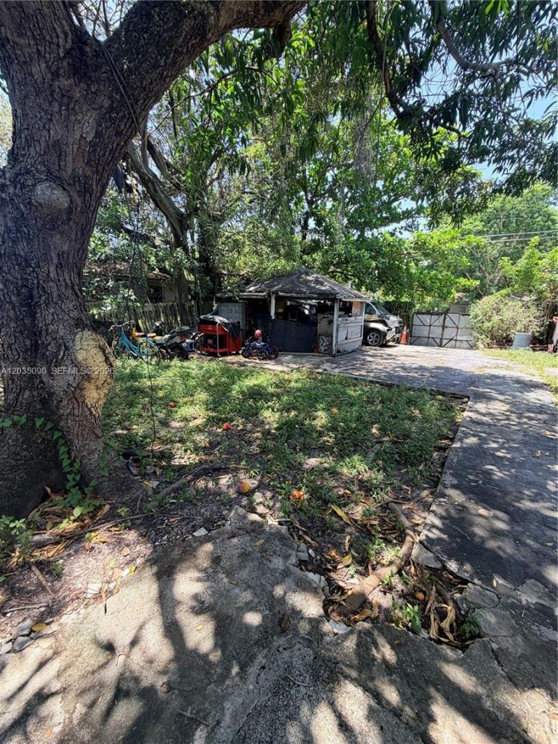 1068 NW 34th St, Miami, FL 33127 Photo