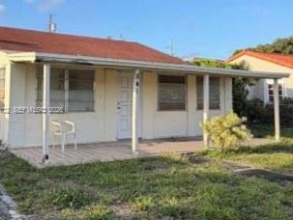 841 NE 4th Pl , Hialeah, FL 33010