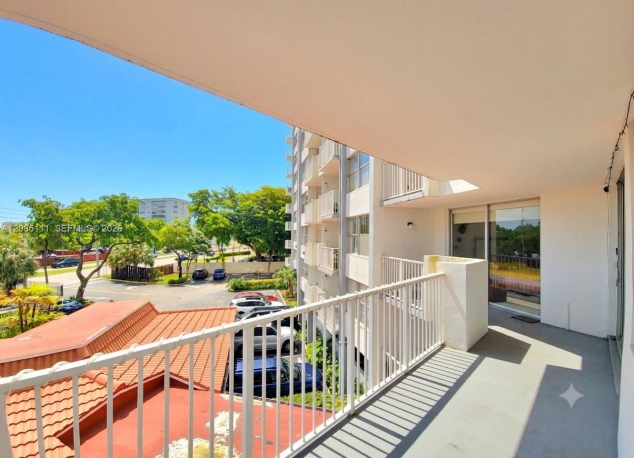 1300 NE Miami Gardens Dr , Unit 308E, Miami, FL 33179 Photo