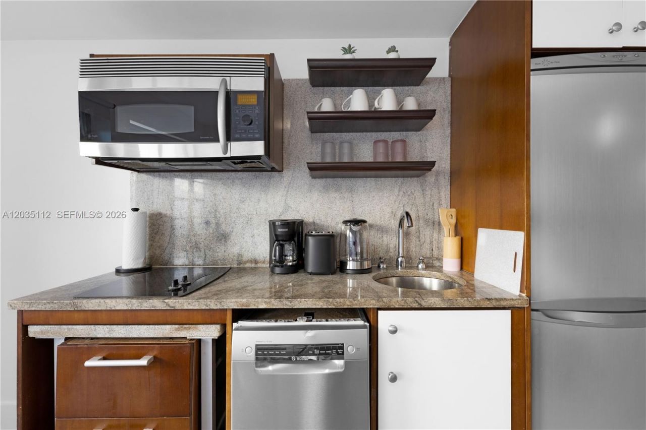 1024 Ocean Dr , Unit A402, Miami Beach, FL 33139 Photo