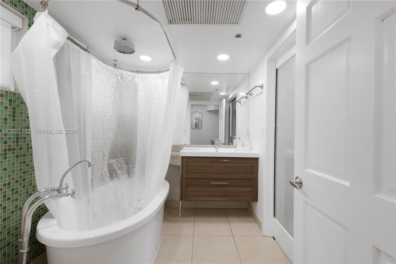 1024 Ocean Dr , Unit A402, Miami Beach, FL 33139 Photo
