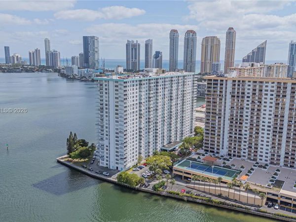 301 174 ST , Unit 702, Sunny Isles Beach, FL 33160
