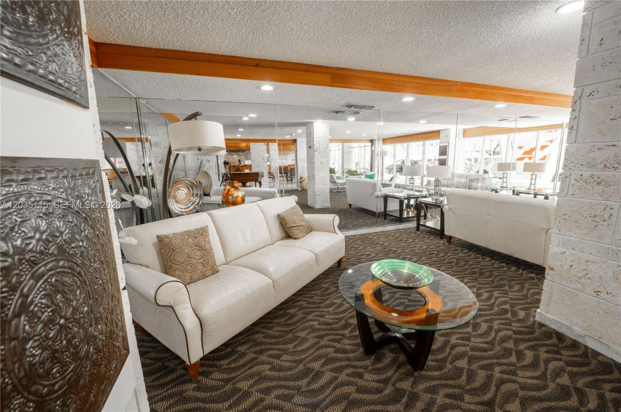 301 174 St , Unit 702, Sunny Isles Beach, FL 33160 Photo