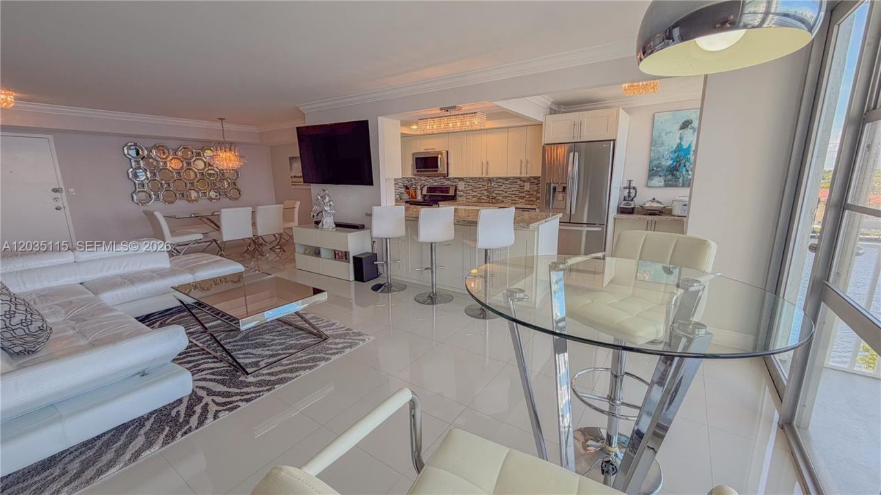 301 174 St , Unit 702, Sunny Isles Beach, FL 33160 Photo