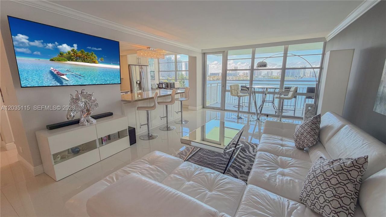 301 174 St , Unit 702, Sunny Isles Beach, FL 33160 Photo