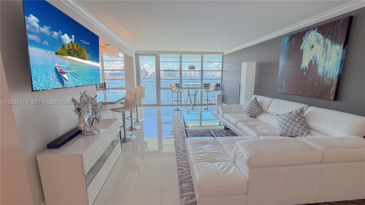 301 174 St , Unit 702, Sunny Isles Beach, FL 33160 Photo