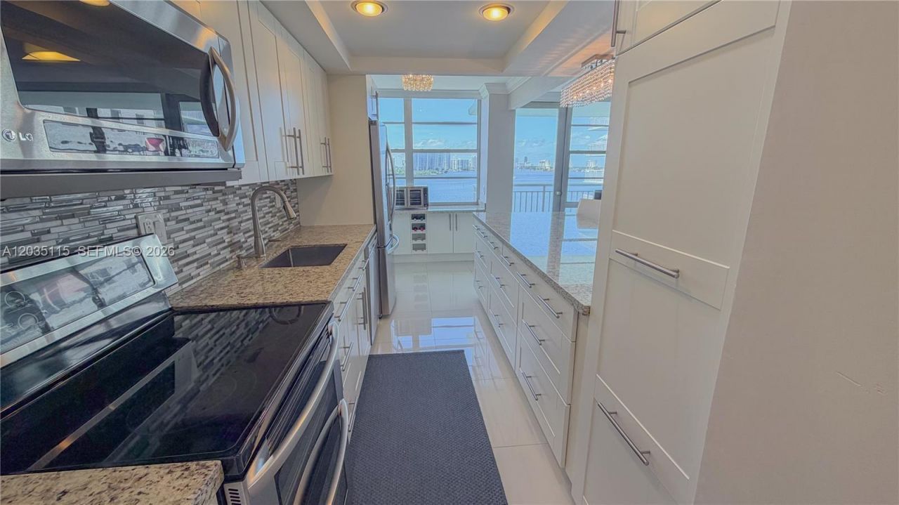 301 174 St , Unit 702, Sunny Isles Beach, FL 33160 Photo