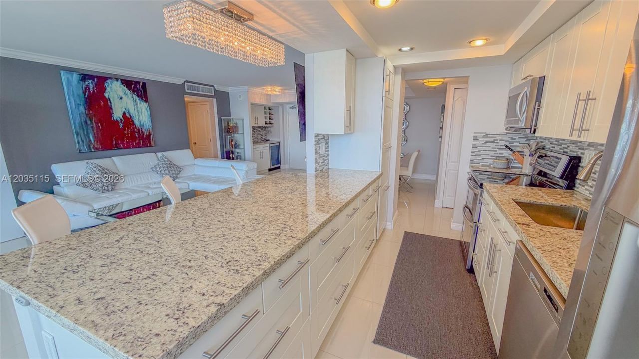 301 174 St , Unit 702, Sunny Isles Beach, FL 33160 Photo