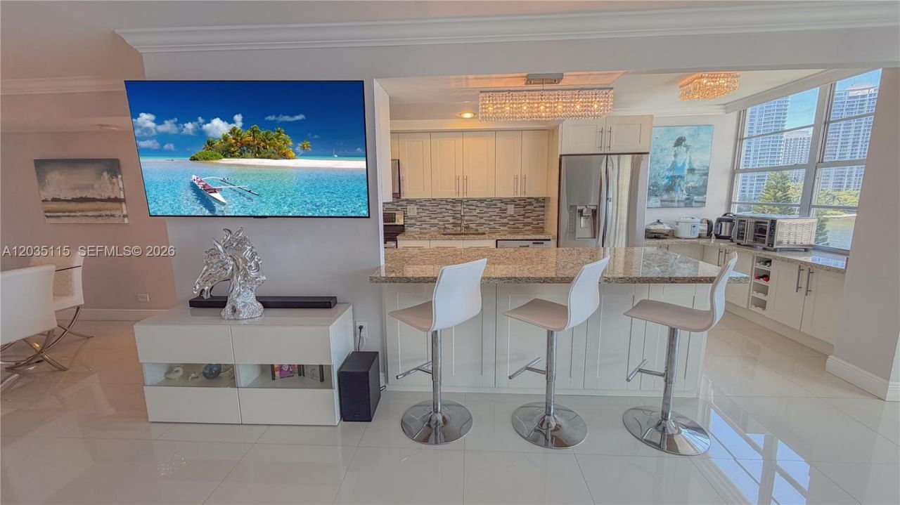 301 174 St , Unit 702, Sunny Isles Beach, FL 33160 Photo