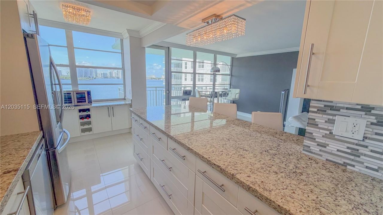 301 174 St , Unit 702, Sunny Isles Beach, FL 33160 Photo