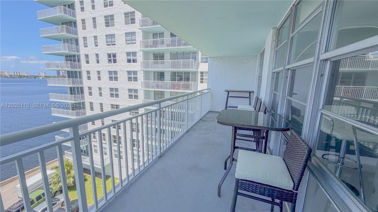 301 174 St , Unit 702, Sunny Isles Beach, FL 33160 Photo